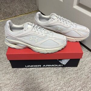 Under Armour HOVR Apparition size 13
New in box